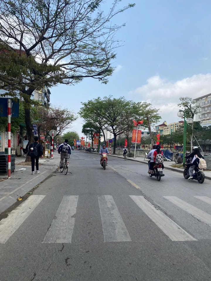 Cho thuê nhà Kim Giang, Thanh Oai - 30m², 3PN, Lô Góc 2 Thoáng