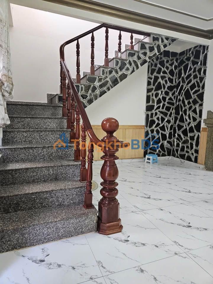 Nhà 2 Mặt Tiền Nguyễn Trung Trực, Đà Lạt - 71m² Sổ Hồng, 3PN, Giá 5.5 Tỷ