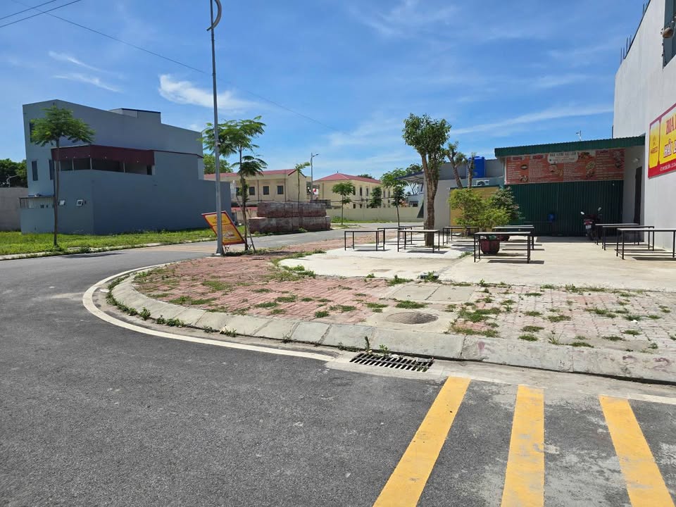 Đất nền áp góc 100m² view vườn hoa tại Quảng Lãng, Ân Thi - Giá 3.x tỷ