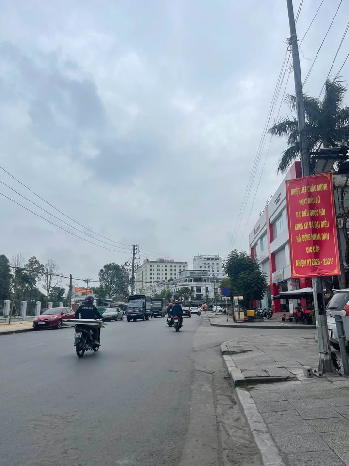 Nhà Mặt Phố Lê Hoàn, TP Thanh Hóa - 90m², 4 Tầng, Kinh Doanh Đắc Lợi