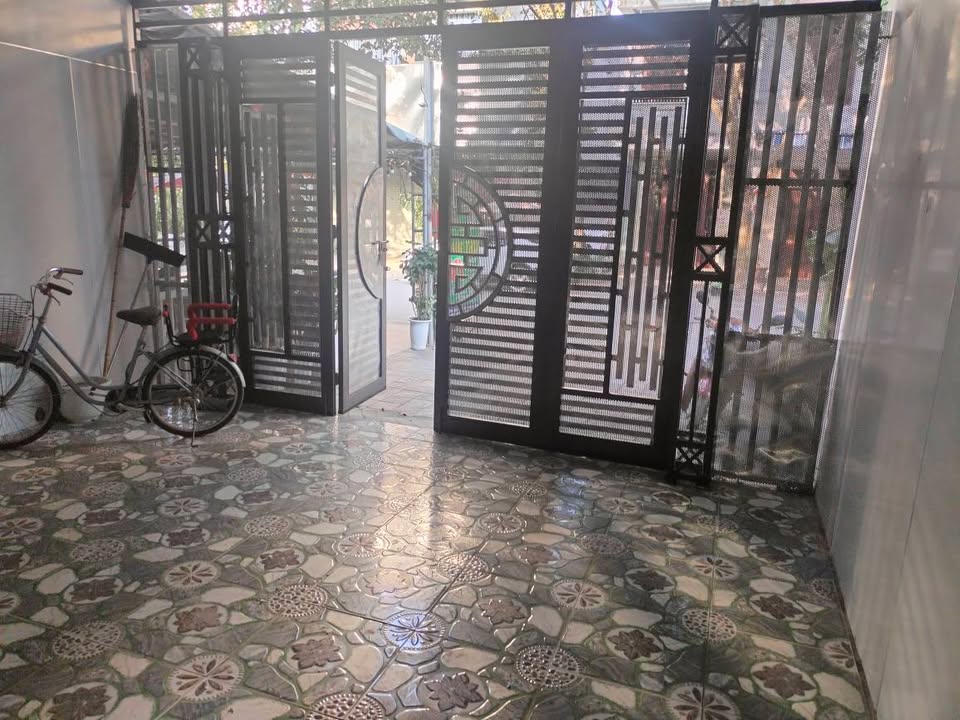 Nhà 3 Tầng Phường Đông Thọ - 70m² Vỉa Hè, Sân Xe, Giá 6 Tỷ