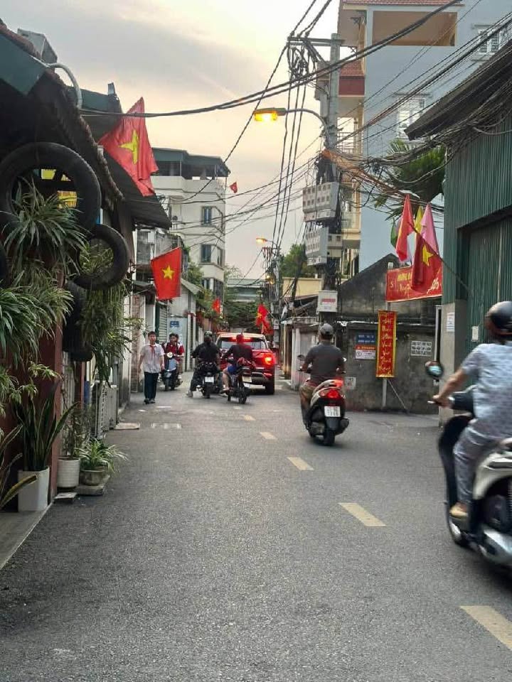 Nhà Ngõ Thông Ô Tô Tránh Ngọc Hồi, Hoàng Liệt - 41m² x 4 Tầng - Sổ Đỏ Chính Chủ 12 Tỷ