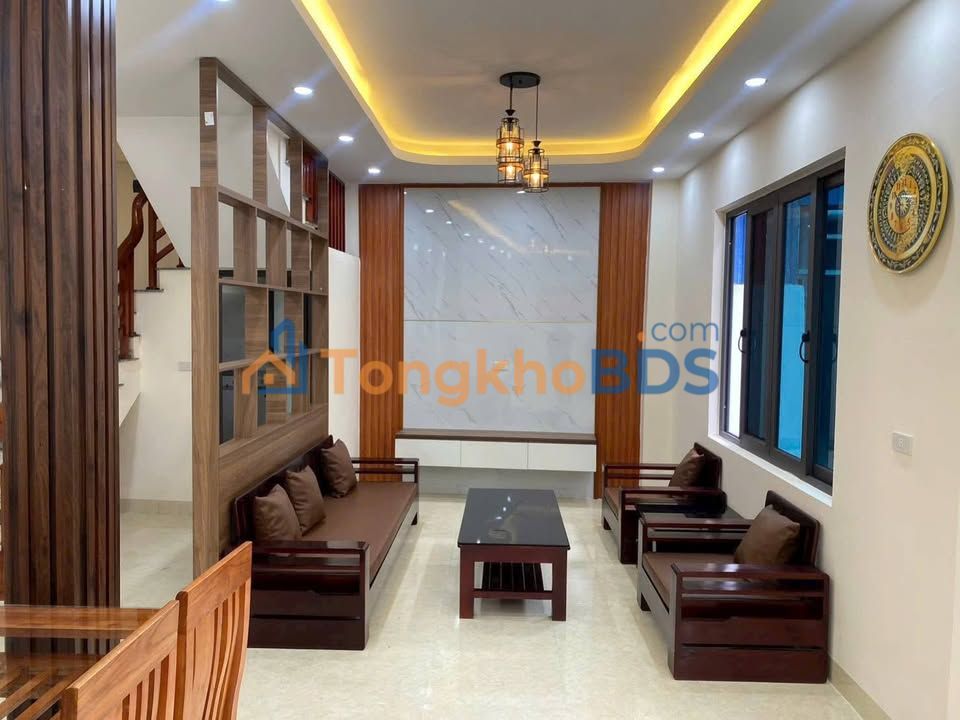 Bán Nhà 3 Tầng Phố Phương Đình, Ninh Bình - 60m² Hướng Đông Nam, Sổ Hồng Sẵn Sàng