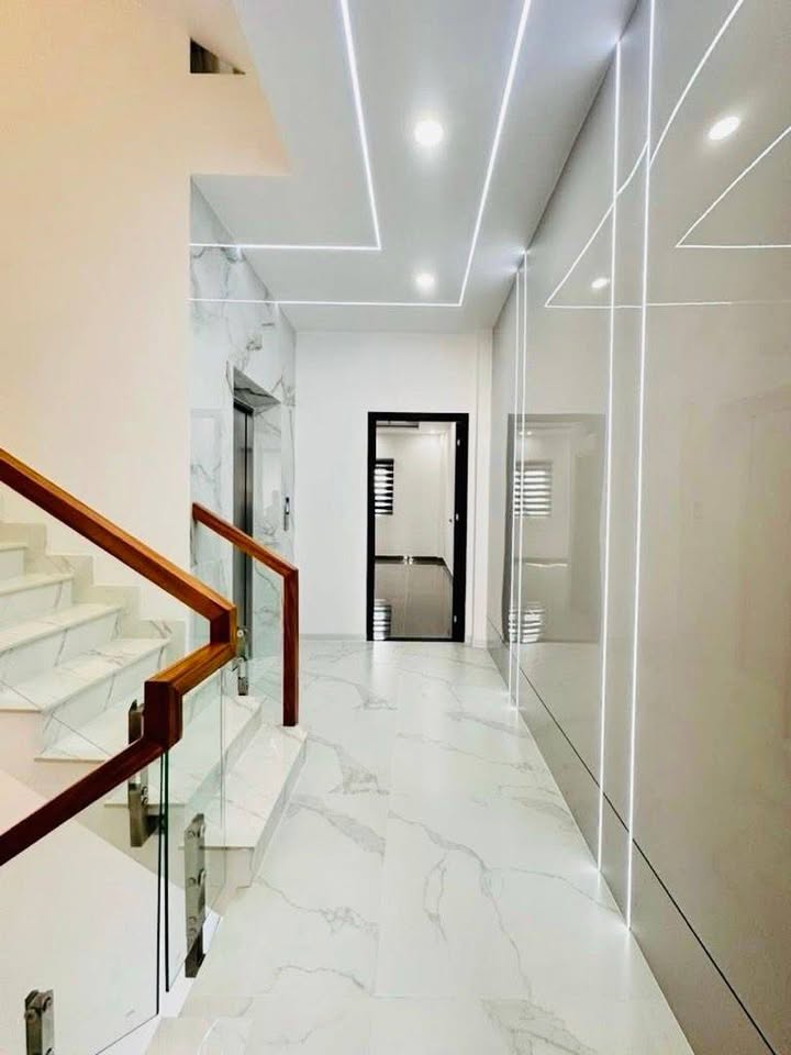 Nhà Hẻm Xe Hơi Lạc Long Quân, Tân Bình - 62m² Giá 6 Tỷ, 3PN