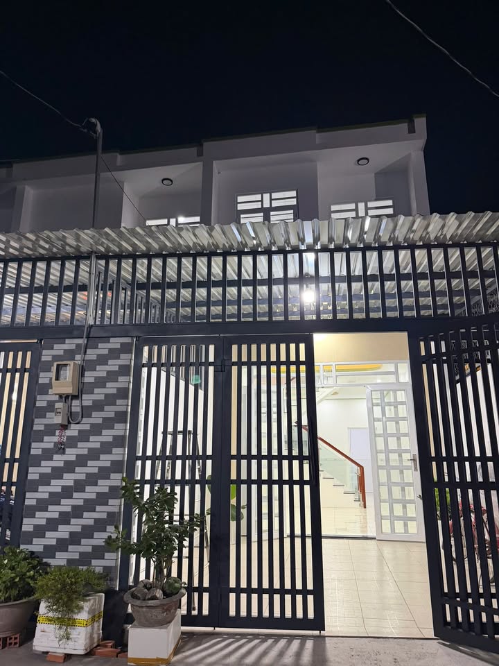 Bán Nhà 1 Lầu Hóc Môn, DT 64m², Sổ Hồng Chung Giá 2.5 Tỷ