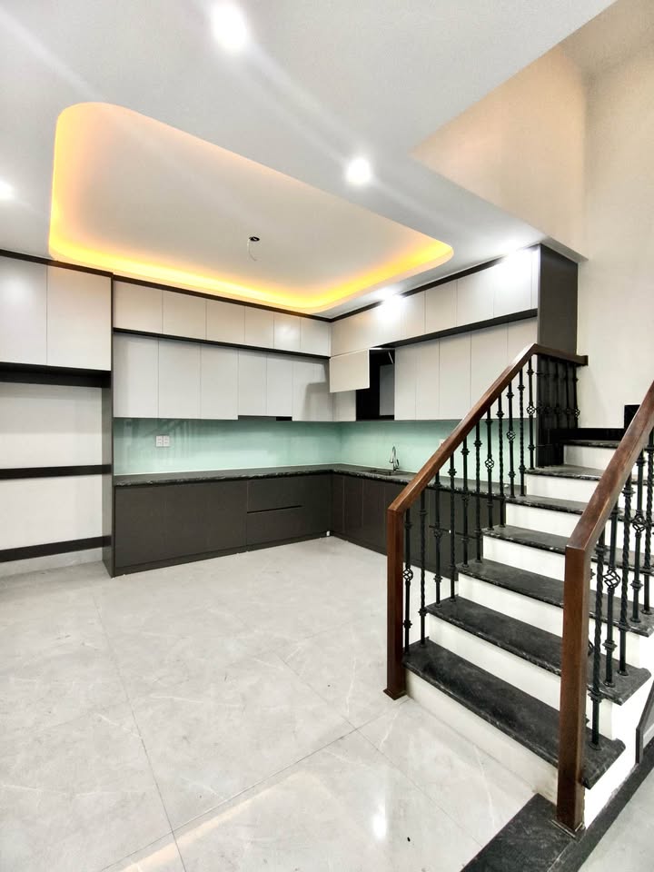 Nhà Mặt Tiền Lê Hồng Phong - Lô Góc 45m², 4 Tầng, Kinh Doanh Tốt - 5.65 Tỷ