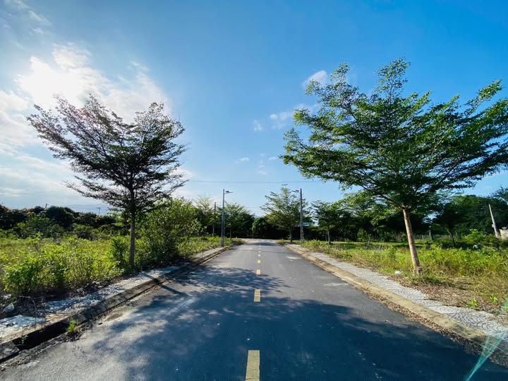 Đất Nền Suối Tân Cam Lâm 126m² Full Thổ Cư - Giá 700 Triệu