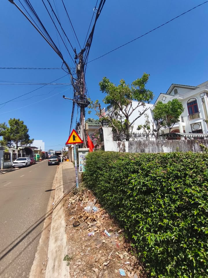 Đất nền mặt tiền Lạc Long Quân, Buôn Ma Thuột - 3000m² giá 2.4 tỷ