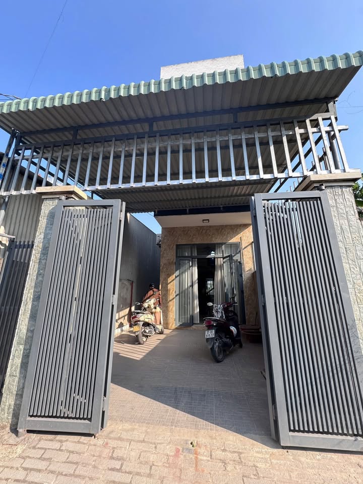 Nhà 3 Lầu 1 Trệt 100m² Full Thổ Cư Giá 2.2 Tỷ Tại Long Thành, Đồng Nai