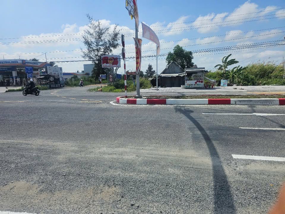 Đất nền góc 2 mặt tiền - Trung tâm Cái Đôi Vàm, Cà Mau - 216m² giá 1.8 tỷ