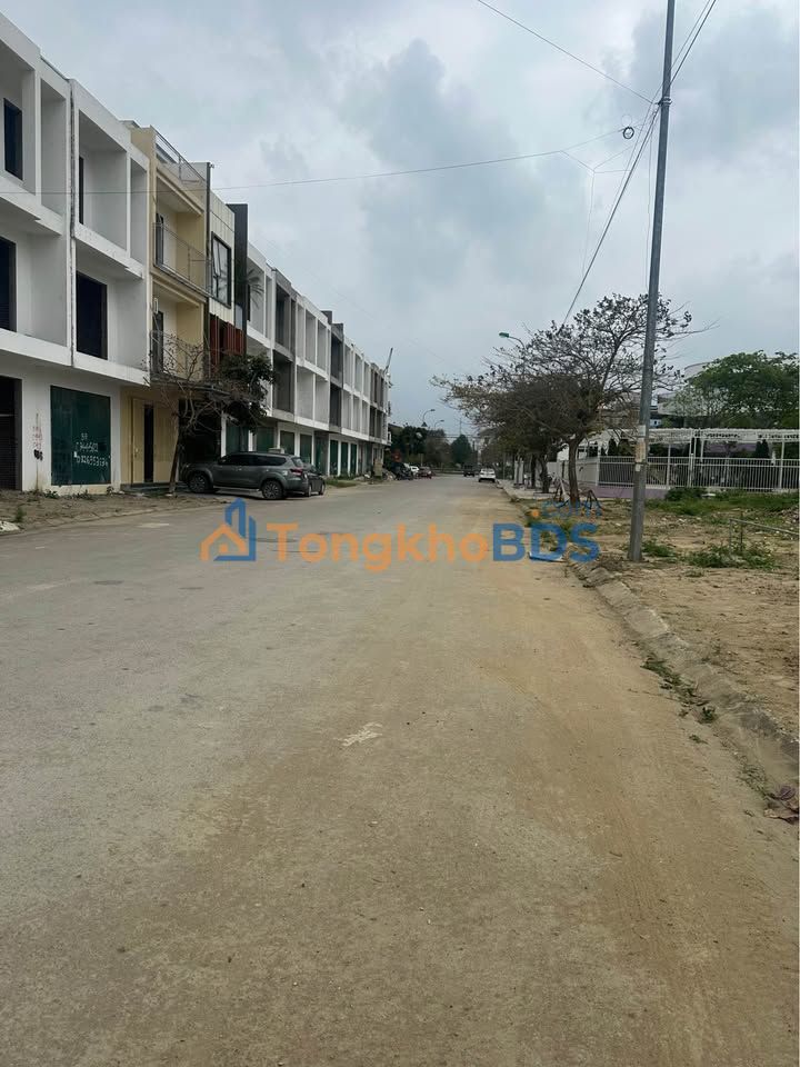 Nhà 75m² 4 Tầng - Đối Diện Công Viên, Thanh Hóa - Giá 4 Tỷ