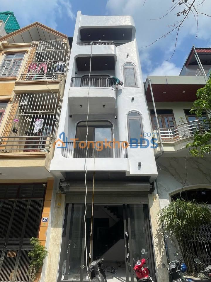 Nhà 4 Tầng Mặt Tiền Bãi Vượt, Nam Định - 5.7 Tỷ, Sẵn Sàng Kinh Doanh