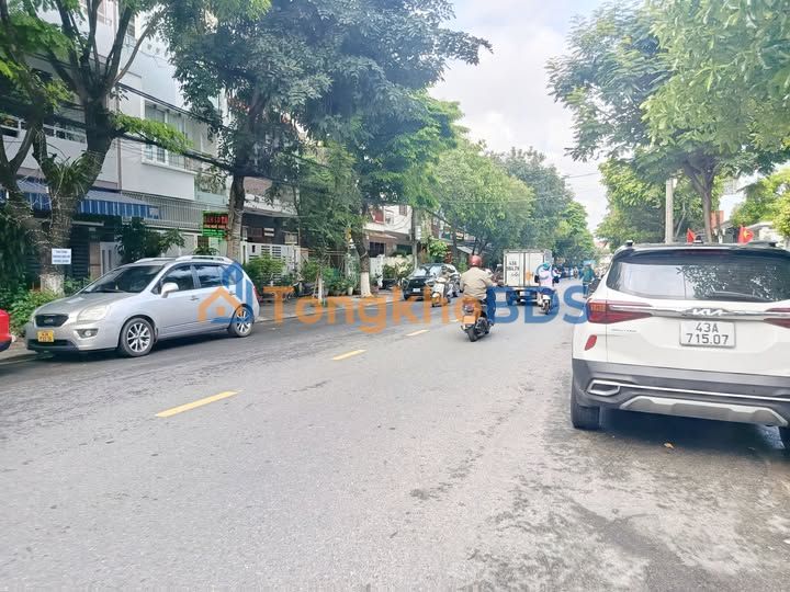 Nhà Phố Lô Góc Tiểu La - 100m² - 3 Tầng - Kinh Doanh Sầm Uất