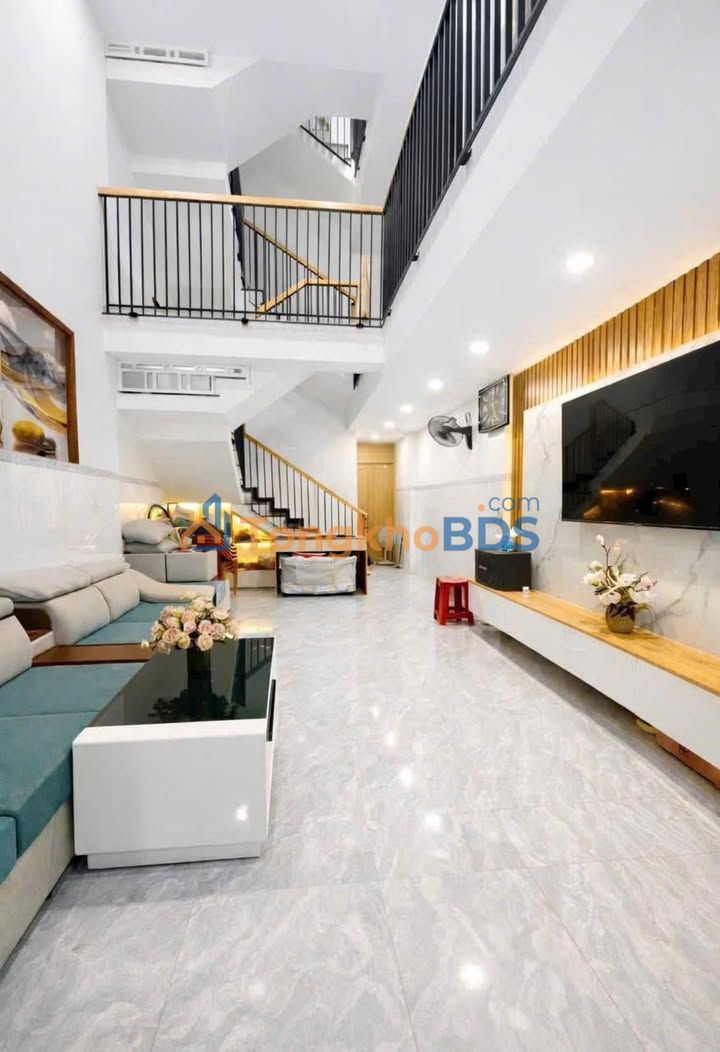 Cho thuê nhà 4 tầng kiệt ô tô Hải Châu - 3PN, Sân đậu xe - 18 Triệu/tháng