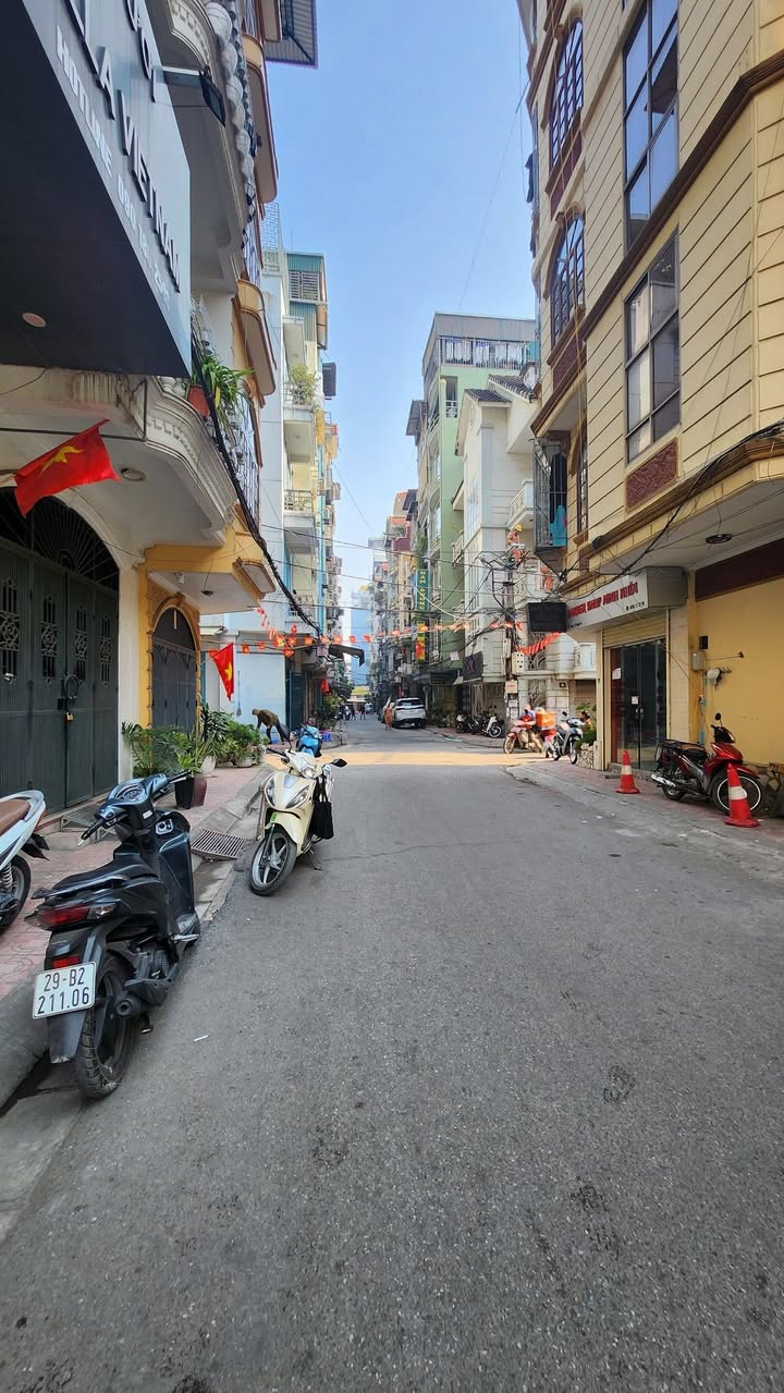 Nhà mặt phố Nghĩa Đô 60m² giá 25 tỷ - Lô góc đắc địa 2 mặt phố!