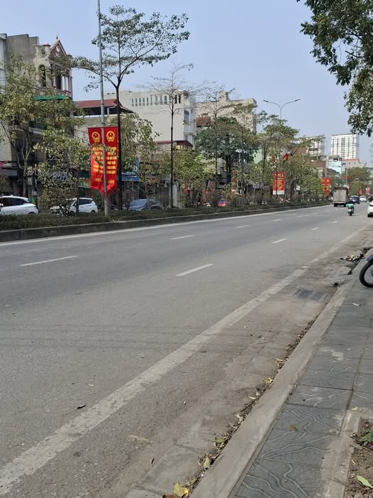 Nhà Mặt Tiền QL32 Trạm Trôi, Hoài Đức 120m² - Kinh Doanh Sầm Uất, Sổ Đỏ Vuông Vắn