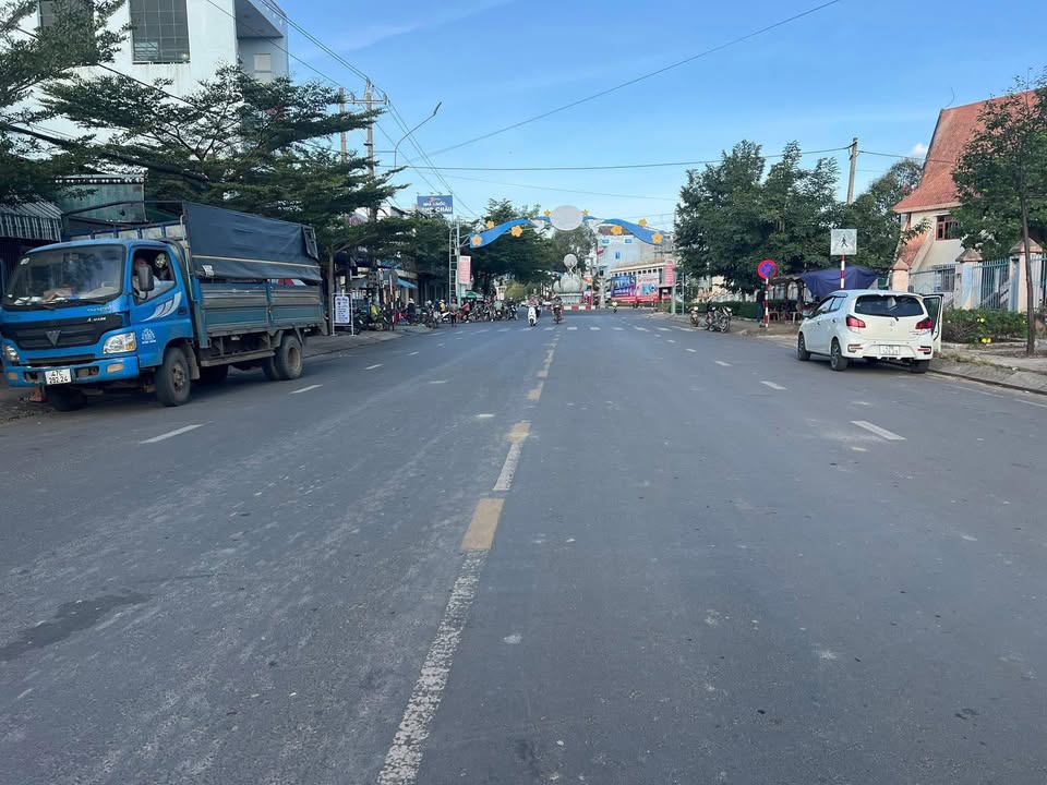 Đất Vàng Buôn Đôn: 300m² Mặt Tiền Kinh Doanh, Sổ Đỏ Sẵn Sàng