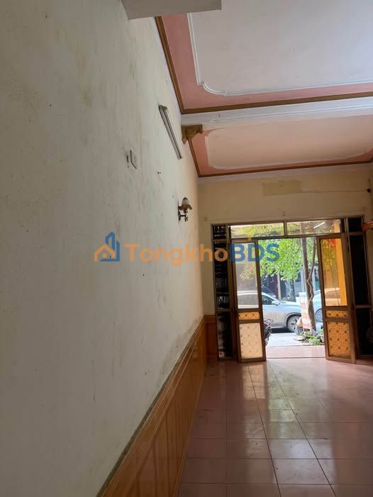 Cho thuê nhà 2 tầng mặt tiền Quang Trung, Yên Bái - 88m², 3PN, Sẵn Sàng Kinh Doanh