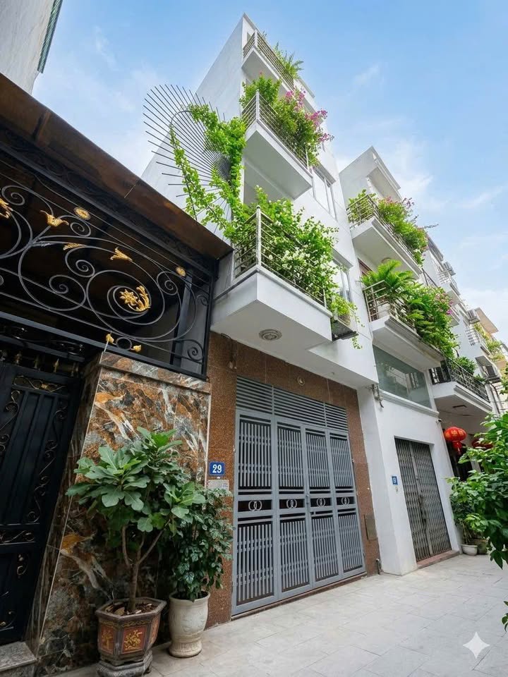 Nhà 40m² Phú Diễn, Ô tô vào nhà, Sổ hồng - Giá 7.7 tỷ