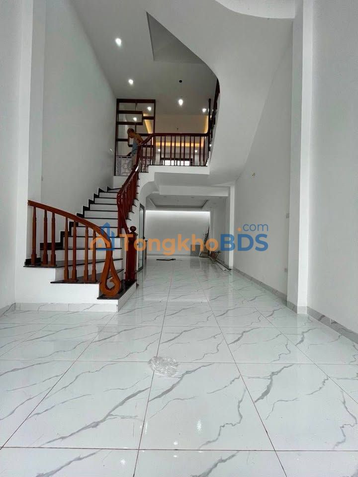 Nhà 42m² Đại Thanh - 5 Tầng, 7 Tỷ, Sổ Đỏ, Gần Ô Tô Tránh