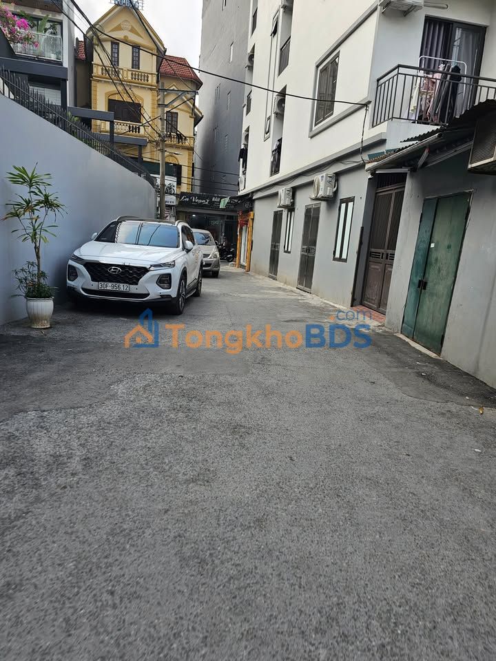 Nhà Lạc Long Quân 38m² - 3 Tầng Kiên Cố - Giá 4 Tỷ