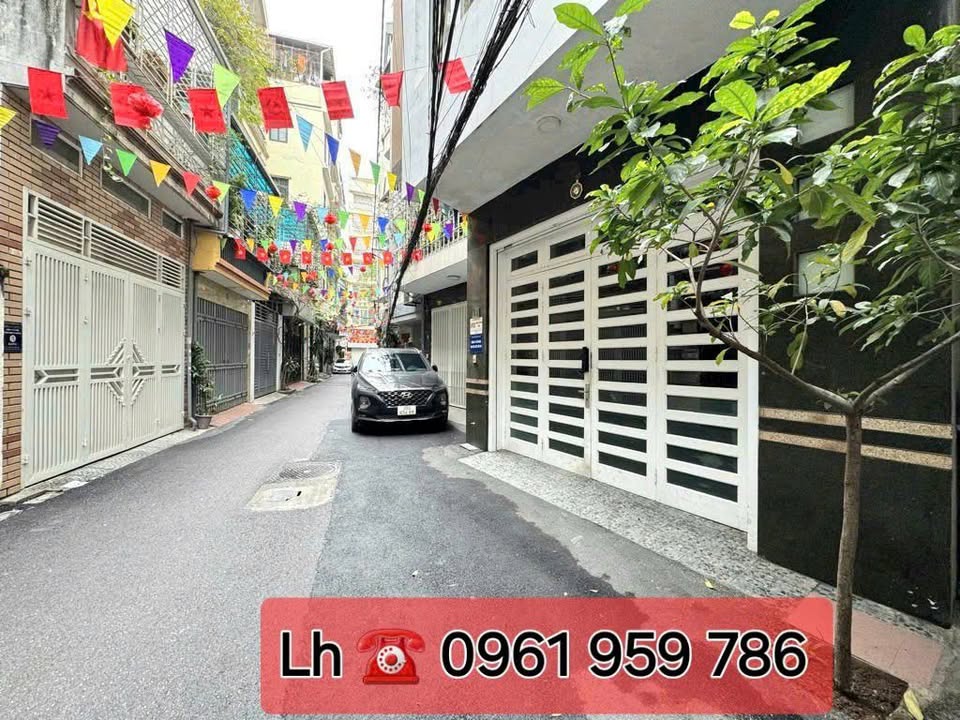 Nhà Phân Lô Nguyễn Văn Trỗi 82m² 5 Tầng - Ô tô Đỗ Cửa, 2 Thoáng