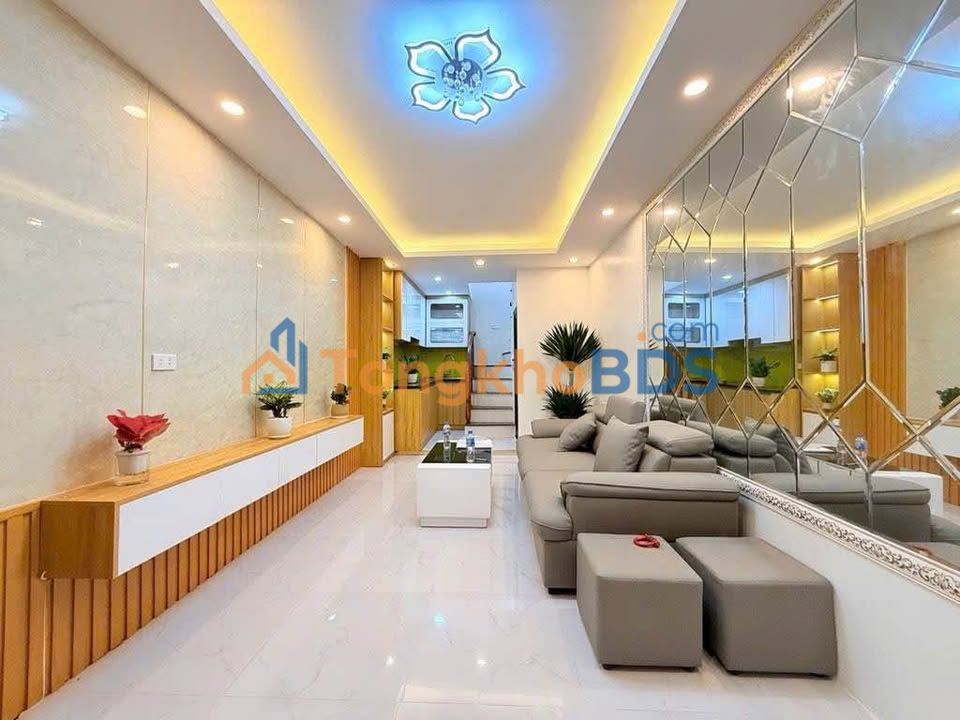 Nhà Đống Đa 30m² 5 Tầng Full Nội Thất - Giá 8.x Tỷ