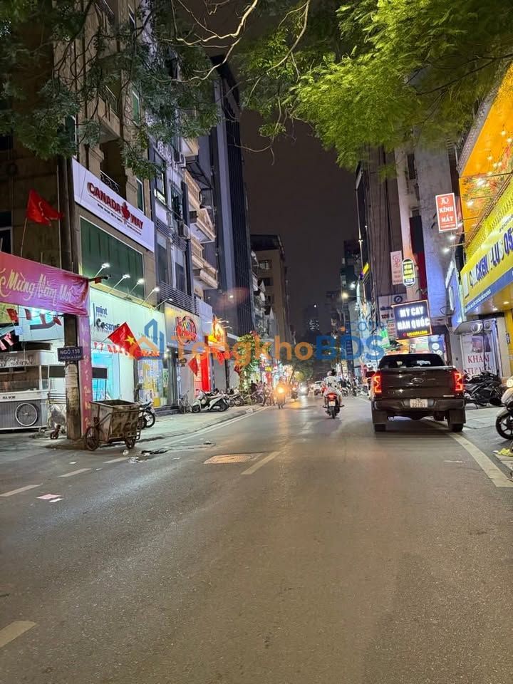 Nhà 50m² Chùa Láng, Đống Đa - Ô tô vào nhà, 3 bước ra phố, 14 tỷ