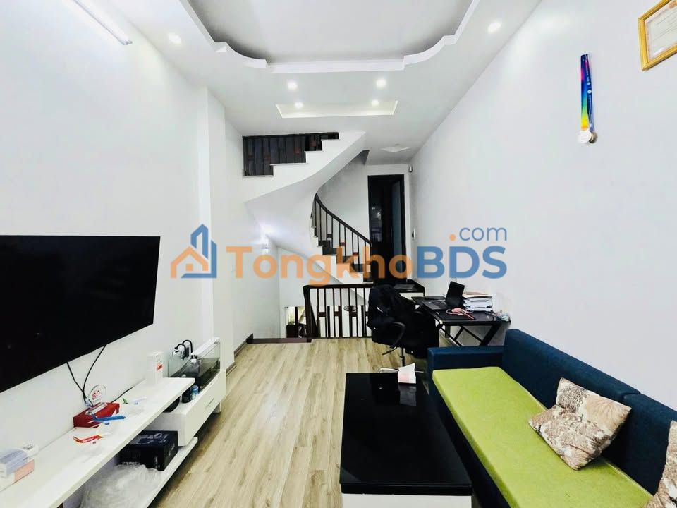 Nhà 34m² 5 Tầng Lạc Long Quân, Ngõ Thông Kinh Doanh, Gần Hồ Tây - Sổ Đỏ Đẹp