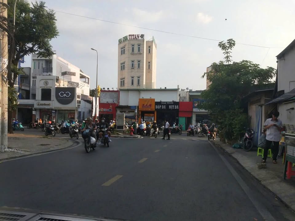 Nhà Mặt Tiền Thủ Đức 136m² - Dòng Tiền 40 Triệu/Tháng - Giá 16 Tỷ