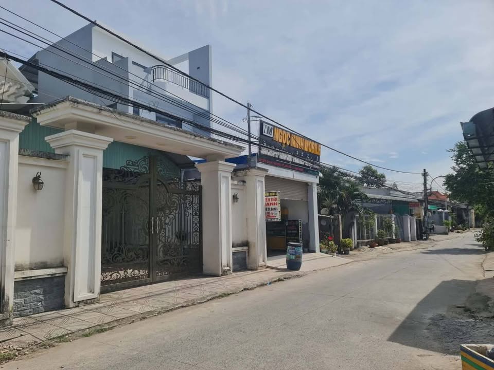 Bán nhà 2 Mặt Tiền KD Bến Cát 304m² - Lô Góc Gần KDL Đại Nam