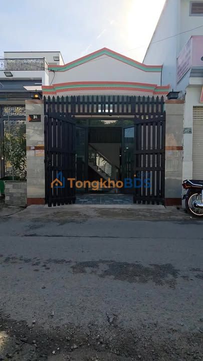 Nhà SHR Hóc Môn 52m² - Mặt tiền nhựa thông, gần chợ, 3.9 tỷ