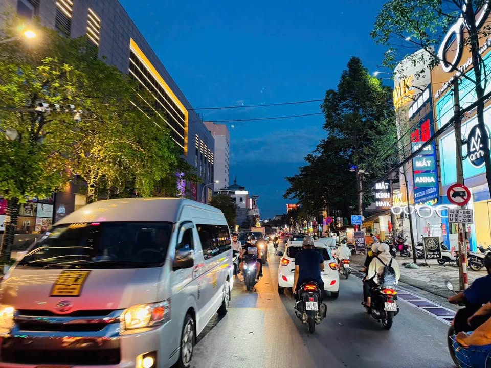 Nhà Mặt Tiền Phạm Văn Thuận, Biên Hòa 180m² - Kinh Doanh Đỉnh Cao