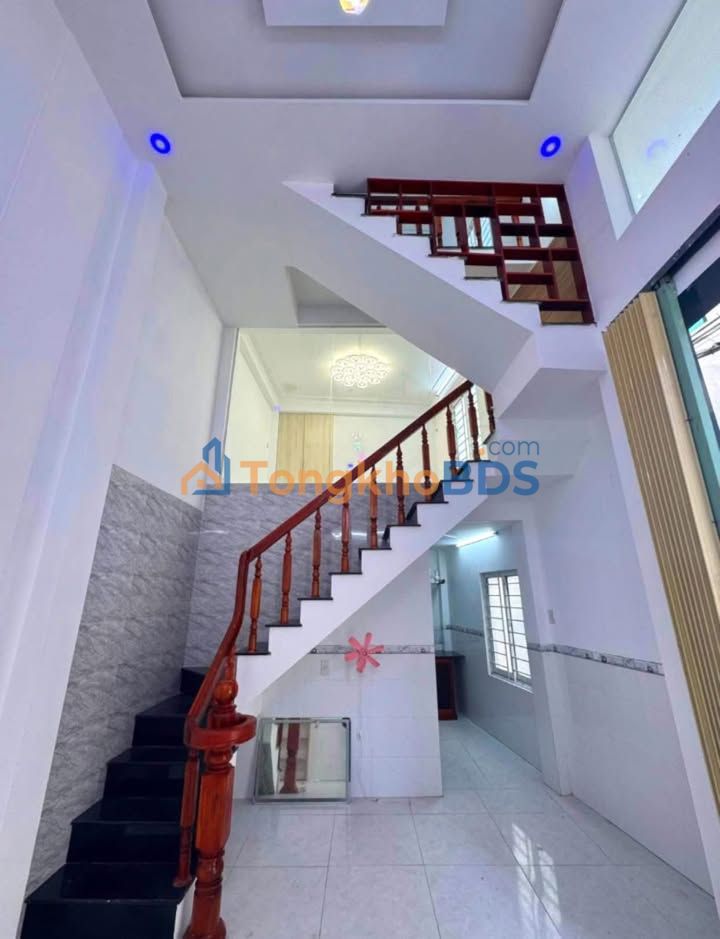 Nhà 30m² hẻm Lê Hồng Phong, Quy Nhơn - Sổ hồng, 2.25 tỷ