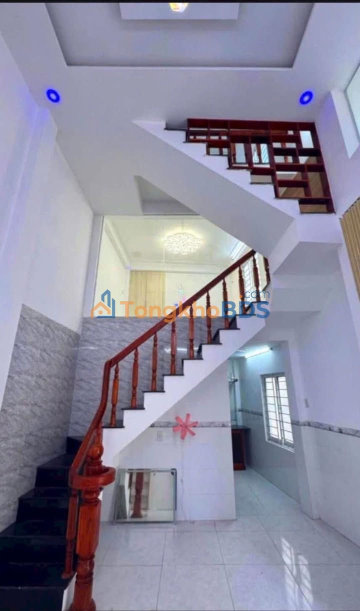 Nhà 30m² 2.5 tầng, Hẻm Lê Hồng Phong, Quy Nhơn - Giá 2.25 Tỷ