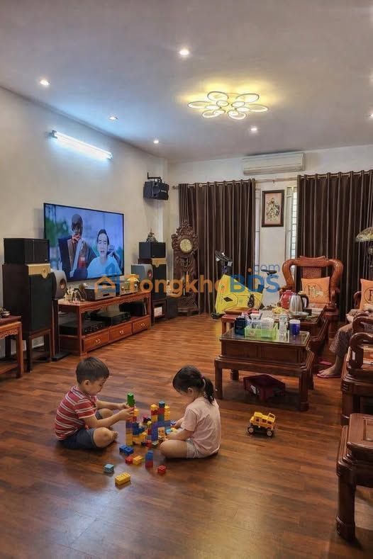 Nhà 50m² Hồ Ba Mẫu, Đống Đa - 2 Mặt Thoáng, Giá 12 Tỷ