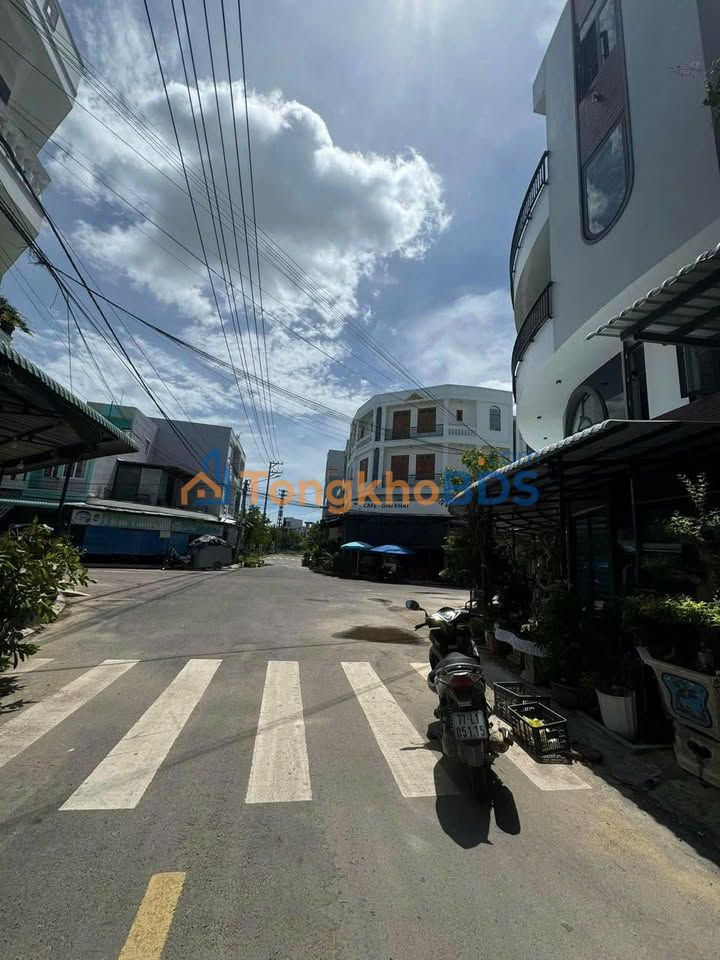 Nhà Mặt Tiền Huỳnh Tịnh Của Quy Nhơn 95m² - Giá Tốt 3.9 Tỷ TL