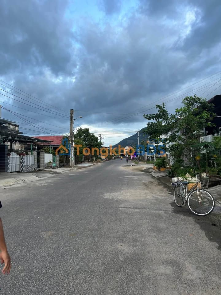 Bán Gấp Nhà Mặt Tiền Suối Tân, Cam Lâm - 315m² Đường Nhựa 20m