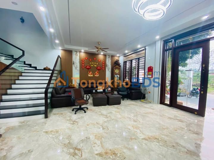 Nhà Phố 206m² Phường Ỷ La, Tuyên Quang - 3 Tầng Hiện Đại, View Thoáng Đẹp