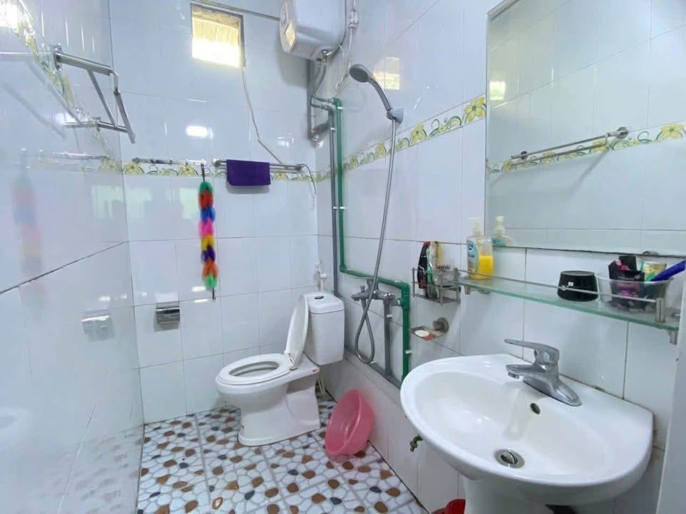 Cho thuê nhà sân vườn 200m² Cẩm Phả - View TP, thoáng mát