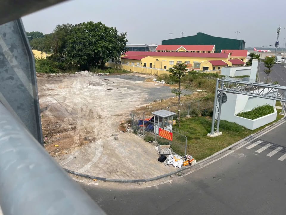 Mặt bằng kinh doanh 400m² sát Nhà ga T3 Tân Sơn Nhất - Giá thuê 60 triệu/tháng