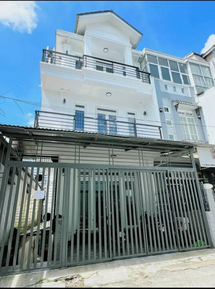 Nhà 109m² Phường 8 Đà Lạt - 8PN, Thu nhập 10tr/tháng, Ô tô vào nhà