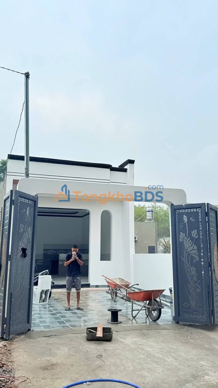 Nhà Mới Xây Phường Chánh Phú Hòa, Bến Cát - 120m² Giá 1.8 Tỷ - Sẵn Sàng Dọn Vào Ở Ngay