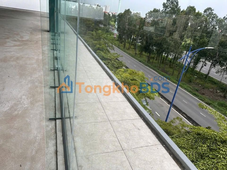 Mặt Bằng Kinh Doanh 2 Mặt Tiền Đường Q2, TP.HCM - 520m²