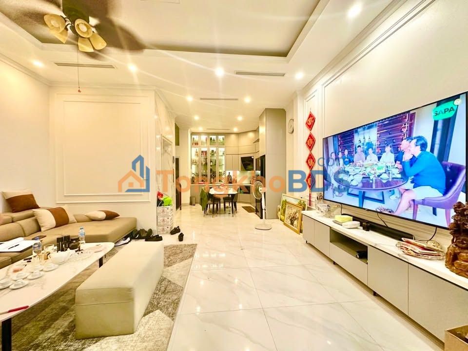 Nhà 6 Tầng Thang Máy Cạnh B52, Ba Đình - 40m² Full Nội Thất