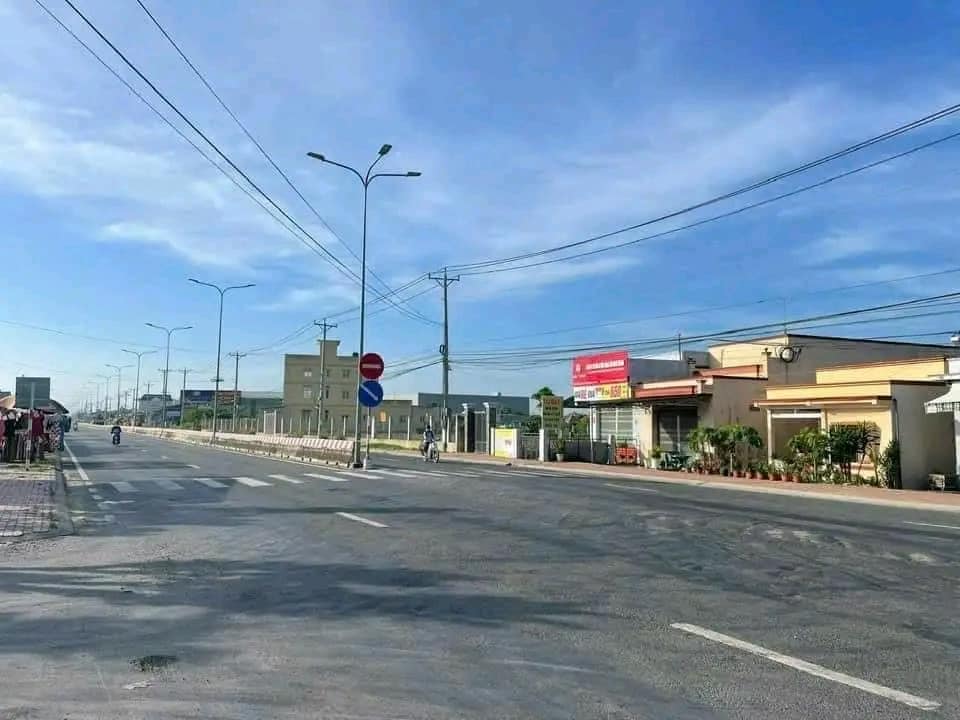 Nhà Mặt Tiền ĐT 830B Cần Đước 200m² - Giá Giảm Sốc Chỉ 3.6 Tỷ