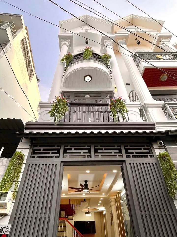 Nhà 5.8 Tỷ Gò Vấp - 3PN, Sân Thượng, Gần Chợ Quang Trung