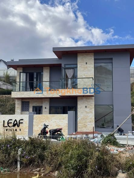 Bán Gấp Biệt Thự Đà Lạt 200m² - Sổ Hồng Riêng, View Tàu Lửa Độc Đáo