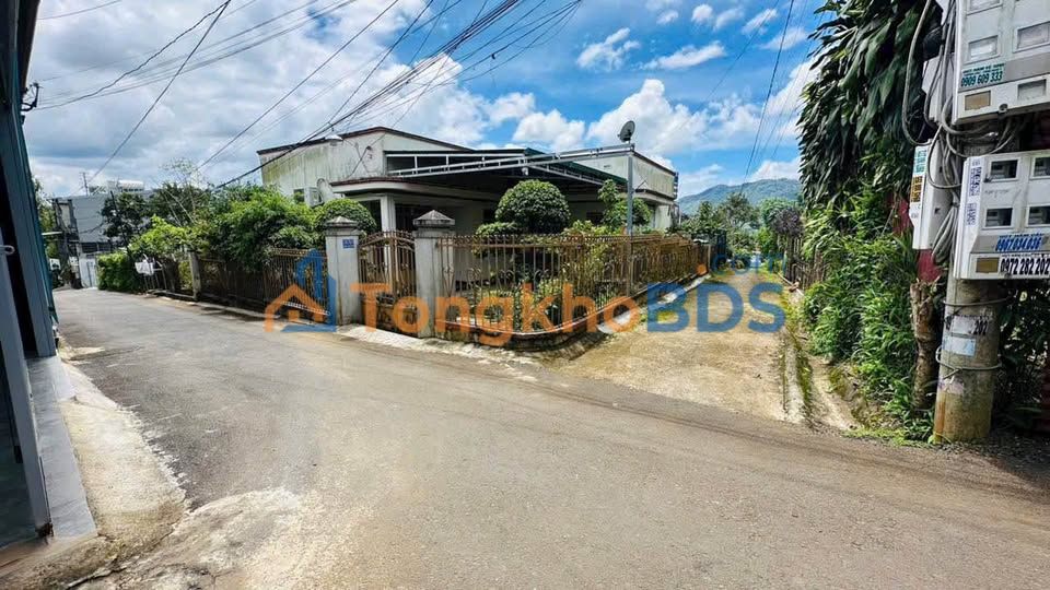 Bán Nhà 2 Mặt Tiền Hẻm 135 Trần Quốc Toản, Bảo Lộc - 280m², 2.6 Tỷ