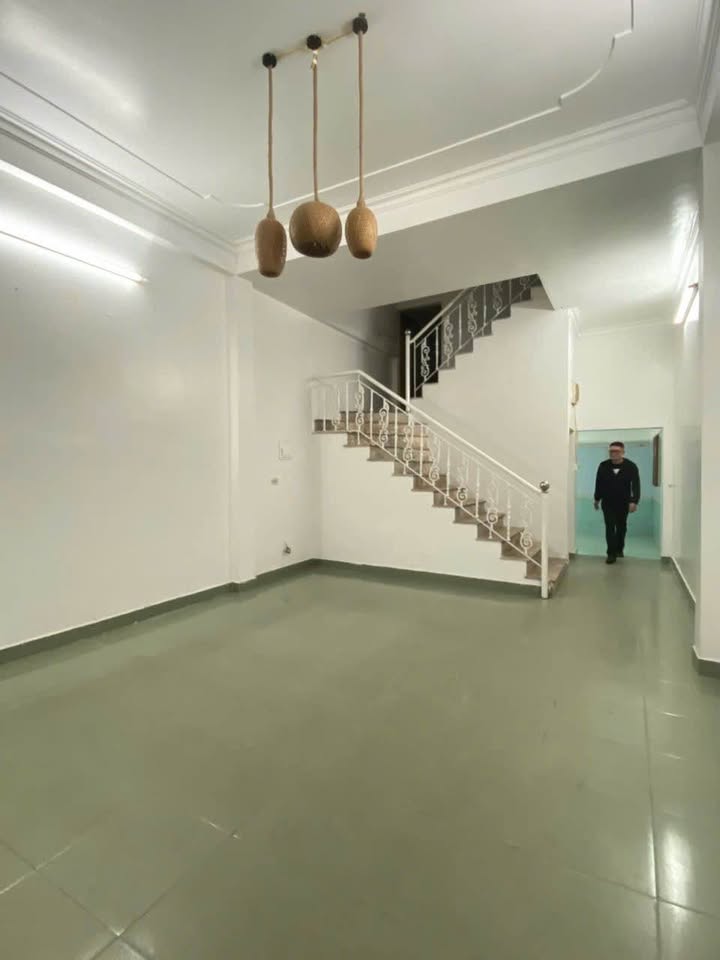 Cho thuê nhà 3 tầng 70m² Lạch Tray, Hải Phòng - Kinh doanh tốt, 4 PN